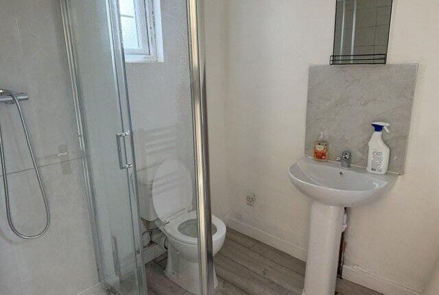 14, Bradbourne Road, Grays photo 4