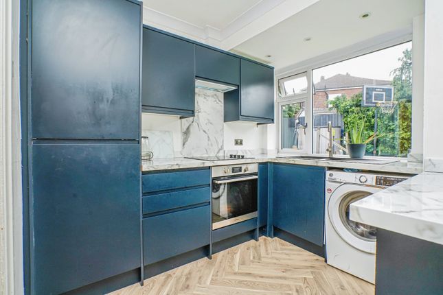 10, Grange Park Rise, Leeds photo 4