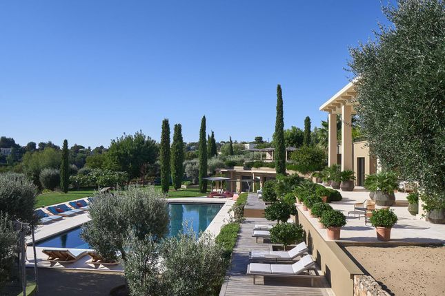 Villa for sale in Vallauris, Alpes-Maritimes, Provence-Alpes-Côte d`Azur, France
