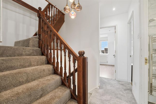 5, Deverills Way, Slough photo 4