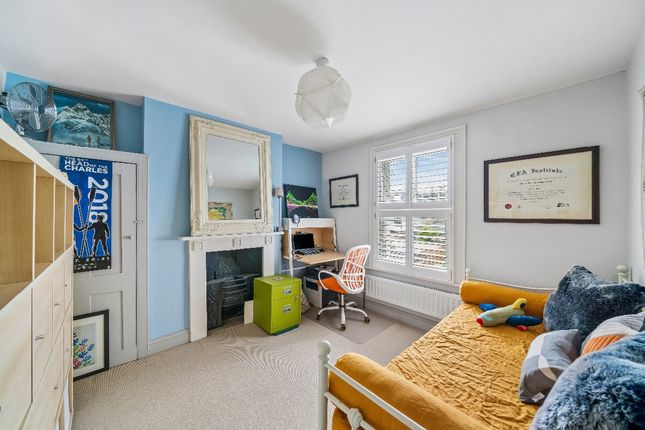 17 Westfields Avenue, London photo 4