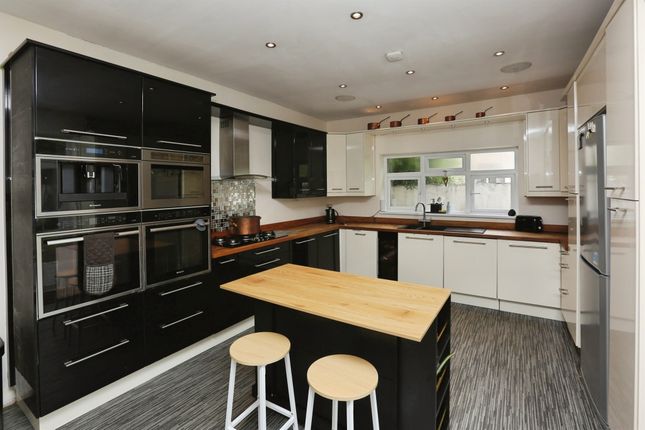 2, Grove Avenue, Gosport photo 4