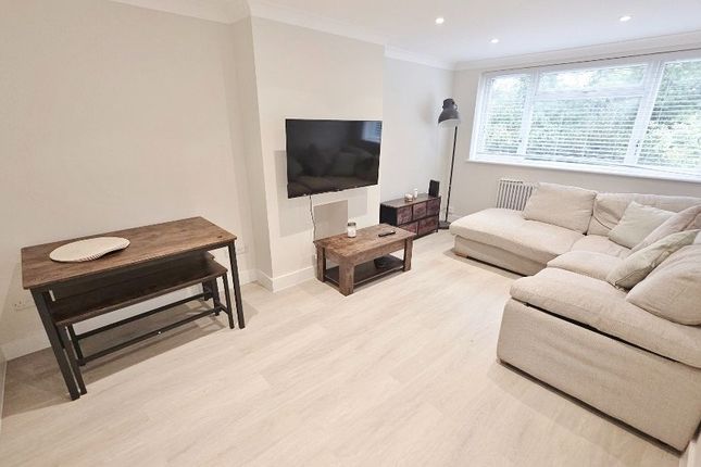 8, Lloyd Court, Pinner photo 2