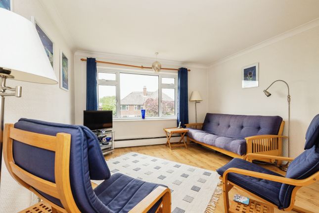 Maisonette for sale in Minchin Close, Leatherhead, Surrey