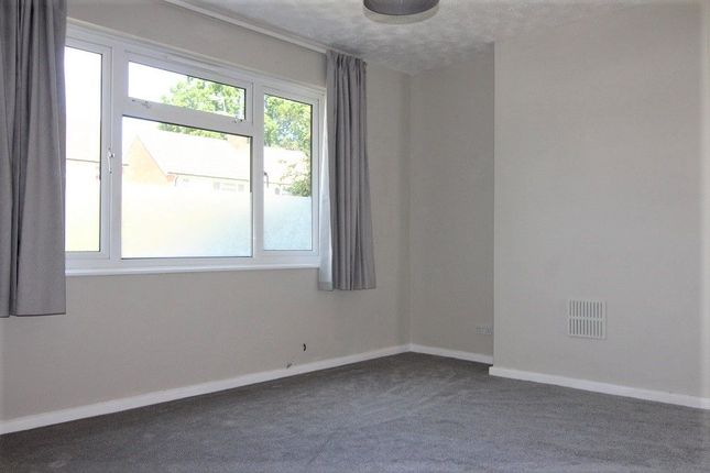 19, Longs Way, Wokingham photo 4