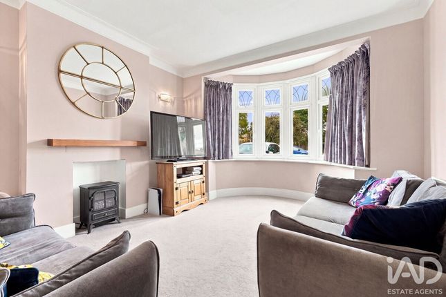 46, Hobleythick Lane, Westcliff-on-sea photo 3