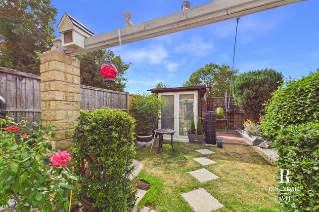 2 Barlow Close, Wallington photo 4