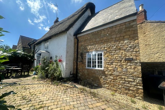 3-bed house on The Cottage, The Green, Chelveston, £260,000