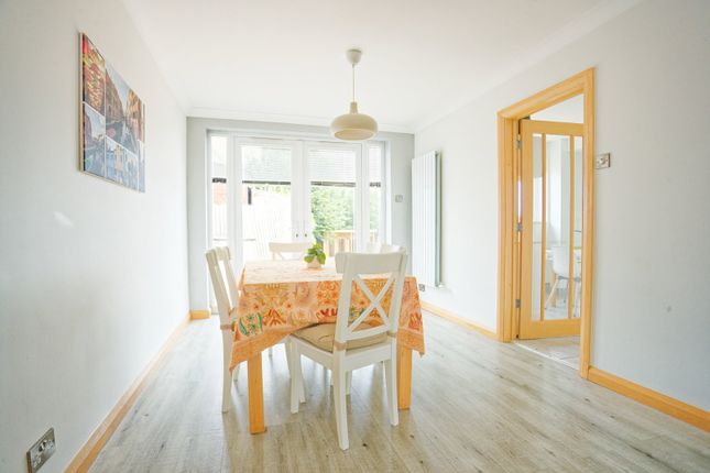 132, Derlwyn, Swansea photo 4