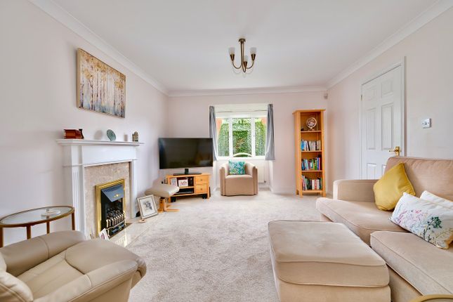 2, Payn Close, Huntingdon photo 2