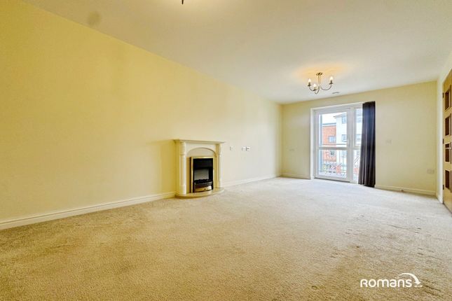 14 Emma Court,, Southern Road, Hampshire photo 3