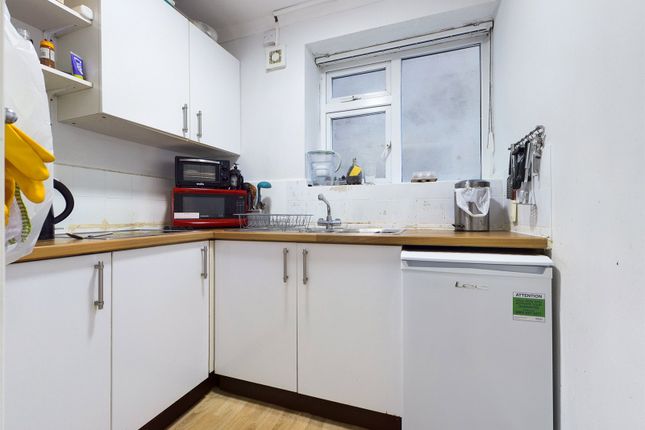 Thumbnail Property to rent in The Ambassadors, Wilbury Road, Hove