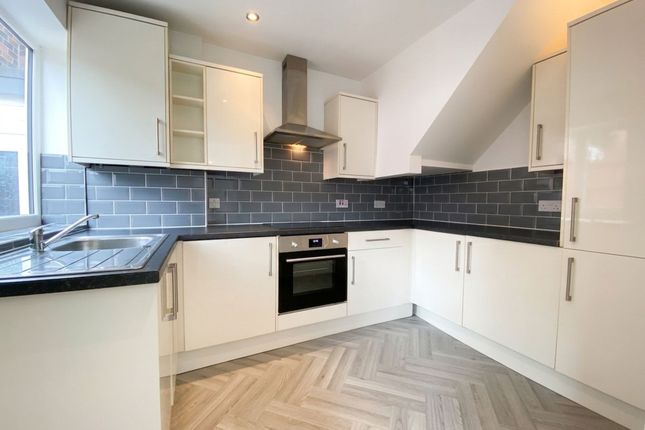 94 Radcliffe Park Road, Salford photo 3