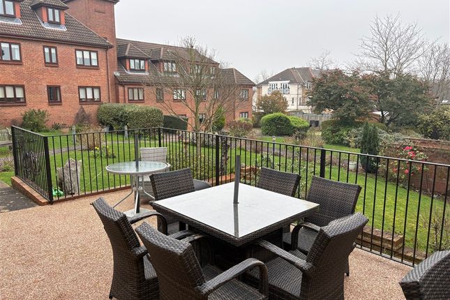 1-bed flat on Albert Road, Buckhurst Hill, £80,000