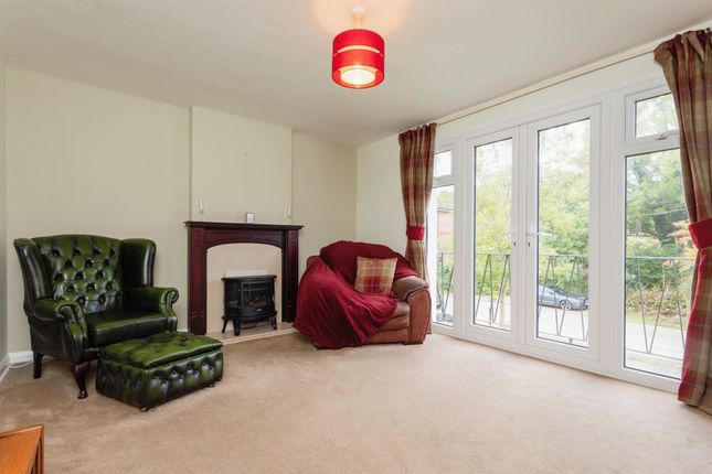 Flat 6, Downside Court, 3-9, Nutfield Road, Redhill photo 2