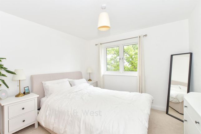 48, Bailey Place, Crowborough photo 3
