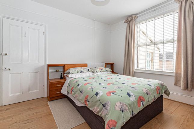 Town house for sale in Buckingham Road, Aylesbury