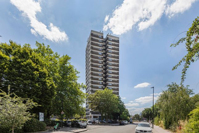 2-bed flat on 17, Elmslie Point, London, £275,000