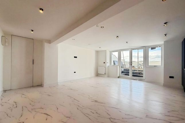 Apartment 2, Gold Heights 4-5, Sandgate Esplanade, Folkestone photo 3