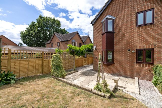 36, Fox Road, Surrey photo 2
