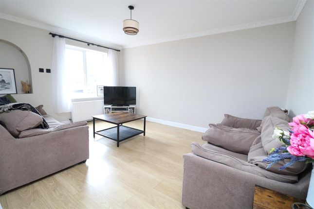 30, Crawley Crescent, Broadmead, Trowbridge photo 2