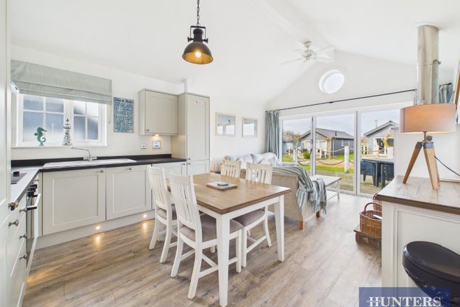 Sea Breeze, 7, Turtle Close, Filey photo 2