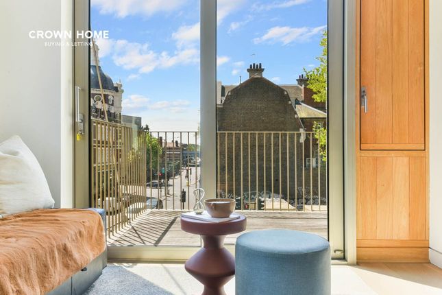 3 Chatsworth House, Duchess Walk, London photo 2