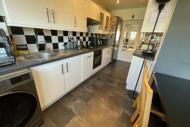 65 Diban Avenue, Elm Park, Hornchurch photo 3