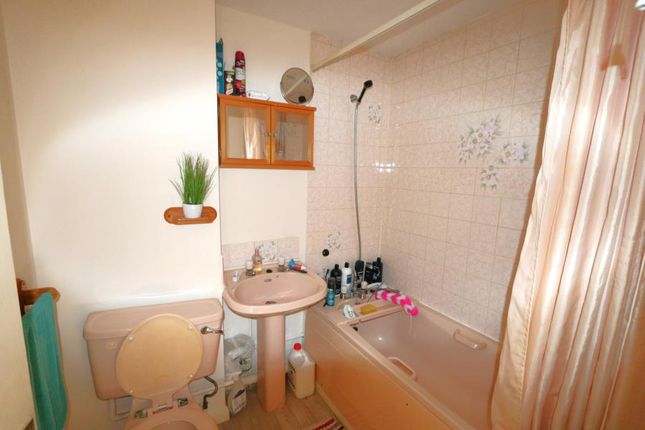 23, Gainsborough Court, Corby photo 4