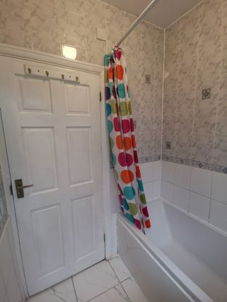 36A Fairfield Crescent, Edgware, Greater London photo 4