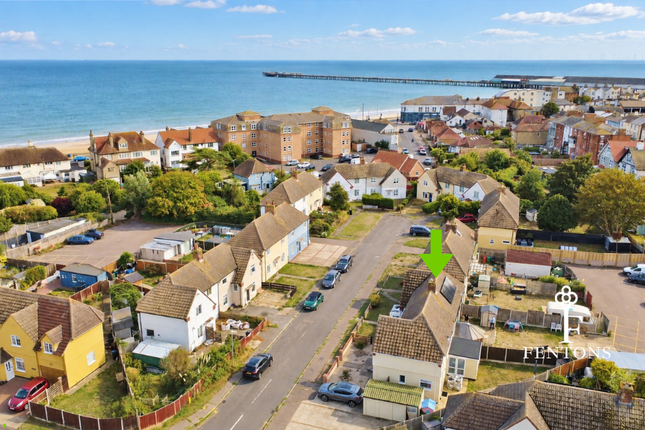 2, Eagle Avenue, Walton-on-the-Naze photo 2