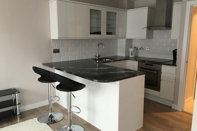 Flat to rent in Victoria Road, London