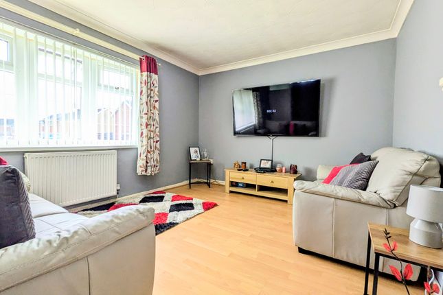 2 Blackthorne Avenue, Merthyr Tydfil photo 2
