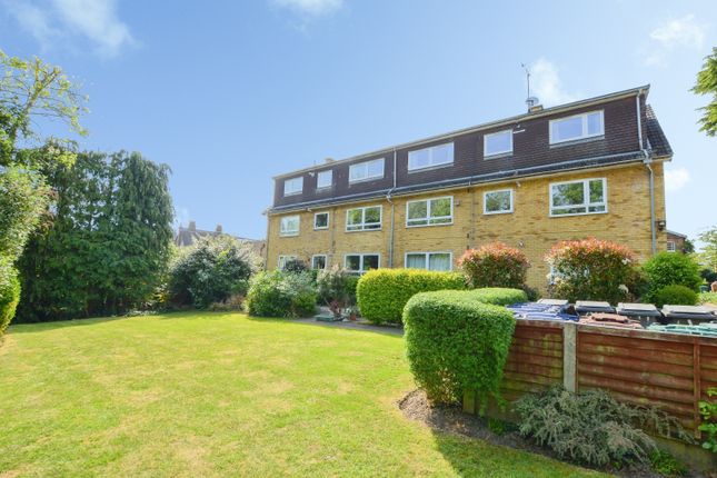 Flat 4/Golfers View, 54 Finchley Park, London photo 4