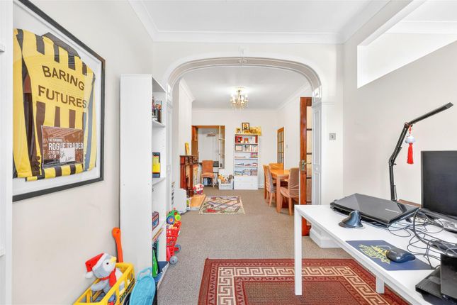 5, Inverness Drive, Hainault photo 3