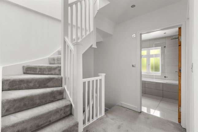 Flat 2, 32, Pinions Road, High Wycombe photo 2
