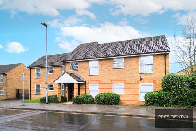 Thumbnail Flat to rent in Chigwell Lane, Essex