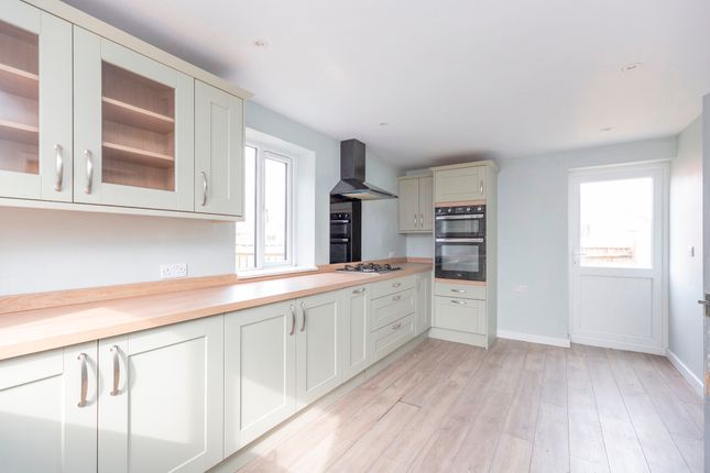 12 Deane Avenue, Gillingham photo 4