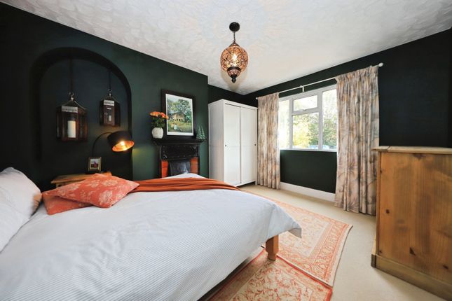 14, Woodfield Avenue, West Midlands photo 2