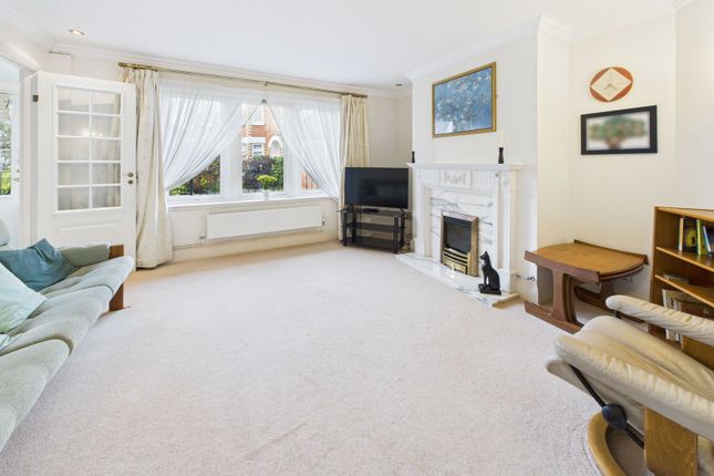 2 Holly Court, Newtown, Sidmouth photo 3