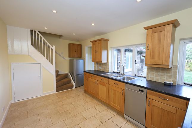 4, Leigh Park Farm Cottages, Tonbridge photo 4