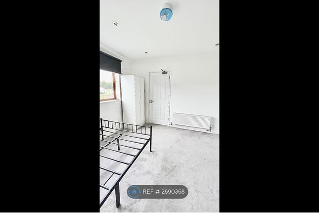 Holly Road, Wainscott, Rochester photo 2