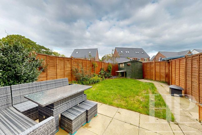 12 Robinson Crescent, Crawley photo 4