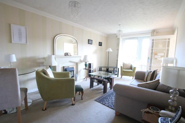 18 Emmeline Lodge, 27 Kingston Avenue, Leatherhead photo 3