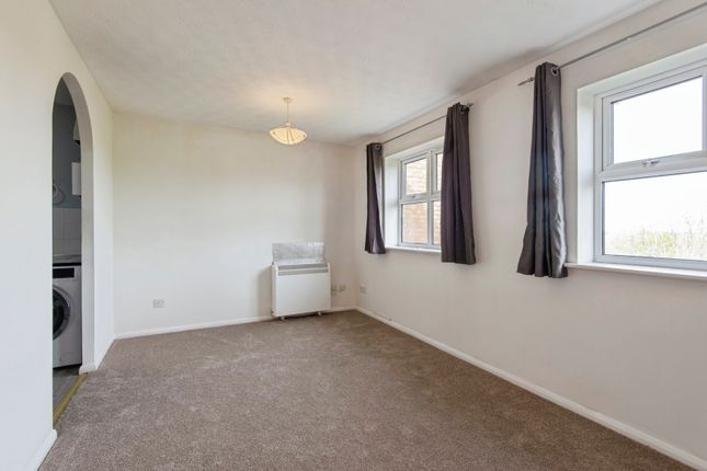 51, Honeysuckle Close, Bedfordshire photo 2