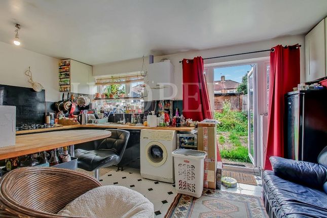 674, North Circular Road, London photo 3