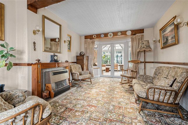 90, Milner Drive, Twickenham photo 2