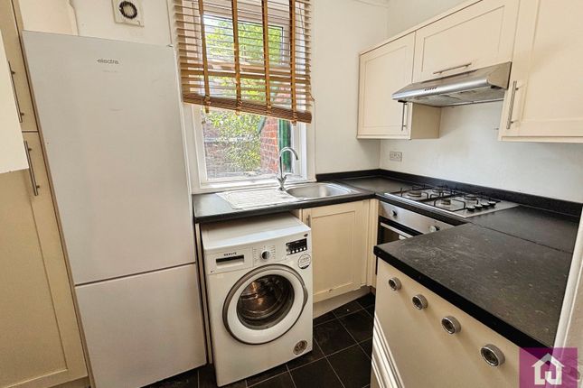 18, Hall Road, Greater Manchester photo 4
