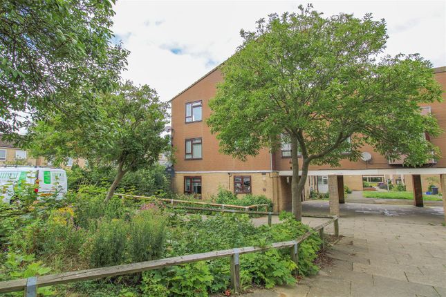 Flat for sale in Taylifers, Harlow
