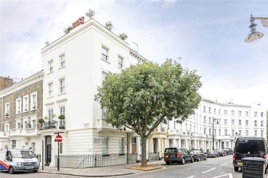 Maisonette to rent in Cumberland Street, London